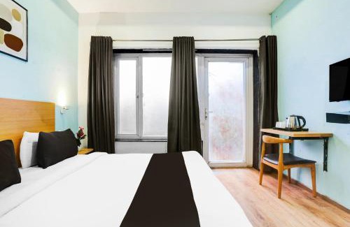 Rohini Hotel | Super Townhouse Rohini Sector 23