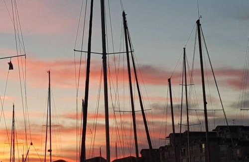 Port Rive Gauche Boat Rental | super Voilier Eve