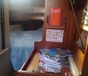 Port Rive Gauche Boat Rental | super Voilier Eve
