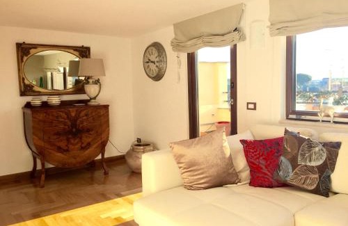 Monti Apartment | SUPERATTICO SUL COLOSSEO