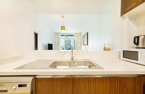 Bur Dubai Apartment | Superb 1BR apartment overlooking Zabeel Park and Dubai Frame