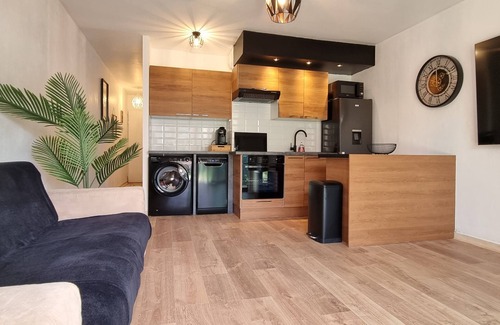 Antibes Apartment | Superb 2-room garden apartment in quiet location near the sea
