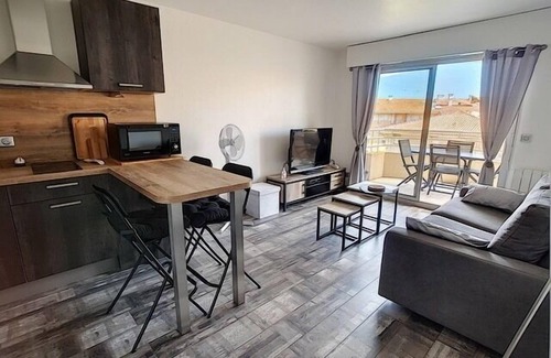 Frejus Plage Apartment | Superb 3-person apartment with canal and garden views, lovely terrace