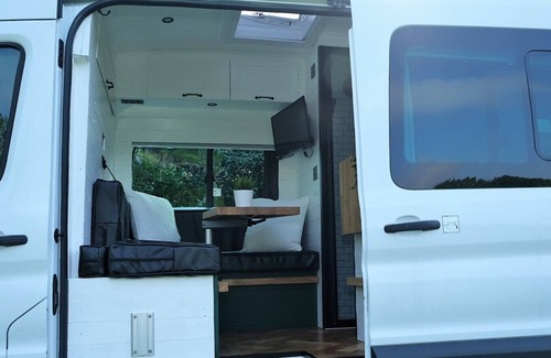 Stockton-on-Tees Cabin | Superb 4 berth Campervan with Kingsize bed