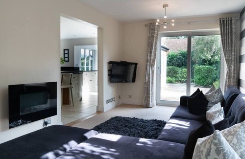 Wyton House | Superb 4BD Stay in Wyton and Houghton Village