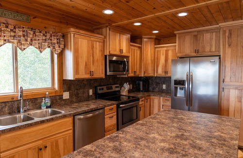 Island Park Cabin | Superb 5-bedroom 4.5-bathroom with Brand New Hot Tub! Freshly Updated!