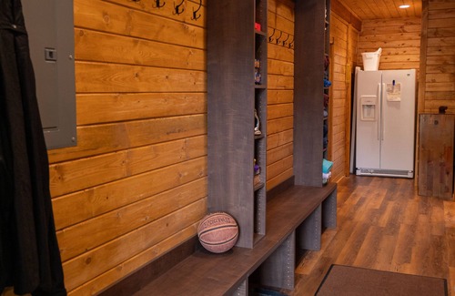 Island Park Cabin | Superb 5-bedroom 4.5-bathroom with Brand New Hot Tub! Freshly Updated!