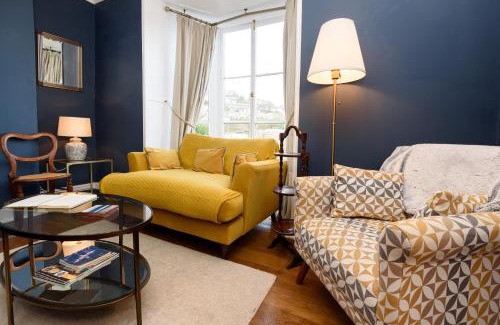 Looe House | Superb House in Looe, Near Beach and Bars with Great Views and free access to a nearby Indoor Swimming Pool