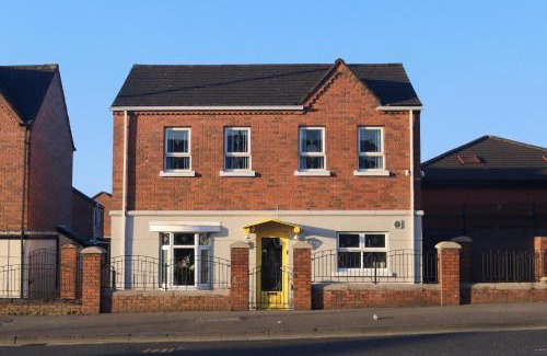 Belfast Villa | Superb Large Bespoke 5 Star Detached Villa, Prime Location, Belfast Stay