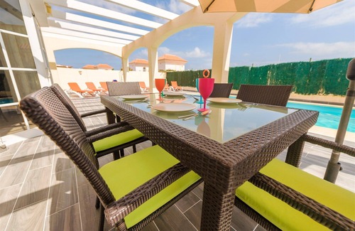 Caleta de Fuste Villa | Superb private golf villa, Sky Tv & 300mb INTERNET, and pool table.