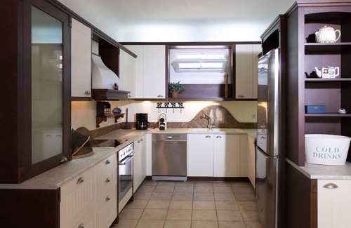 Plintri Villa | Superb Saint Isidoros Villa | Baos 4 |.