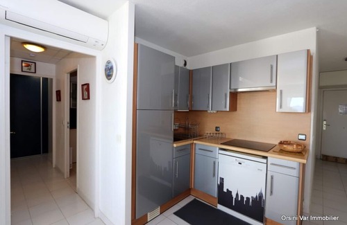 Saint-Raphael Apartment | Superb sea view for this 4* accommodation in Residence with swimming pool, lift