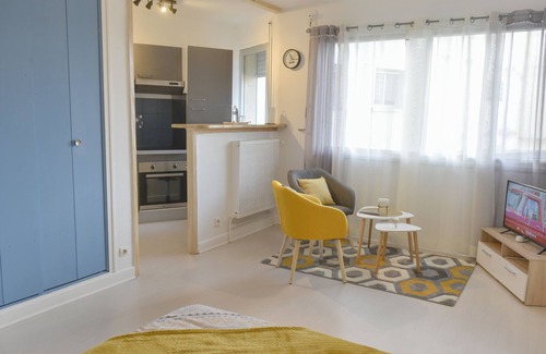 Brive-la-Gaillarde Apartment | SUPERB STUDIO WITH PRIVATE PARKING DOWNTOWN