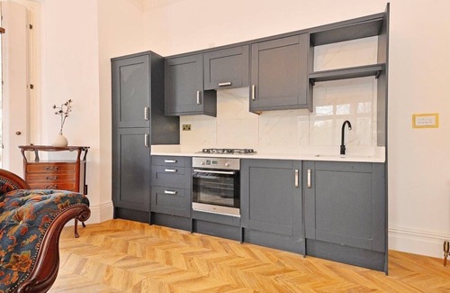 Edgbaston Apartment | Superb Studio Flat. 5 Minutes From City Centre.