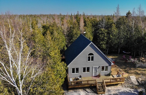 Tobermory Cottage | Superb Tobermory Retreat w/AC, Wi-Fi, EV Charger & Soothing Lake Sounds