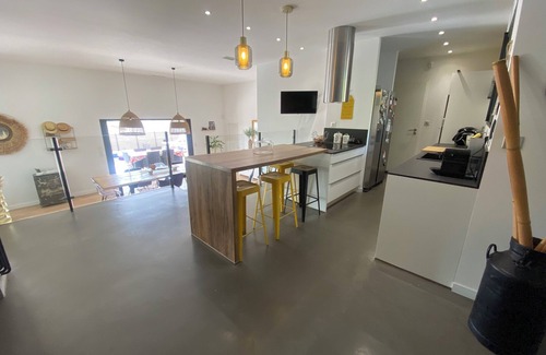 Combaillaux Villa | Superb villa with pool