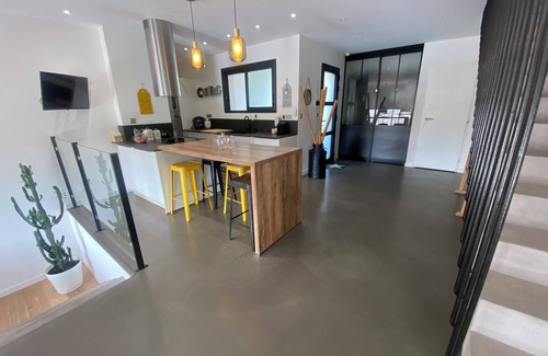 Combaillaux Villa | Superb villa with pool