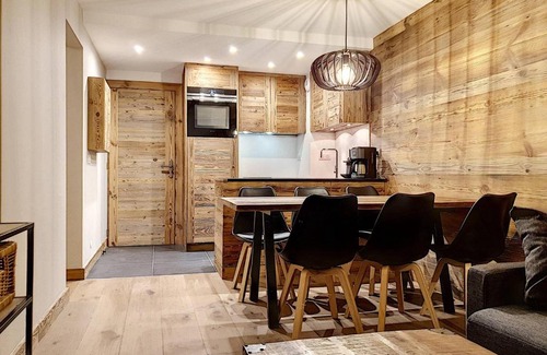 Val-d'Isere Apartment | Superbe 2 Pièces + Cabine Rénové, Pied des Pistes, Val d'Isère, 6 Pers., Parking, Balcon Sud - FR-1-518-42