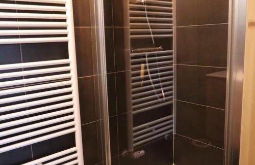 Les Gets Apartment | Superbe Appartement 4 Étoiles, 2 Chambres, Proche Pistes, Balcon, Parking, Ski & Vélo - FR-1-623-329