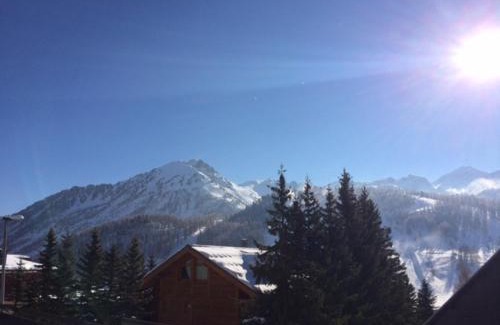 Montgenevre Apartment | Superbe appartement rénové - 4 pers - Terrasse plein sud - Garage privé - Proche pistes et commodités - FR-1-445-46
