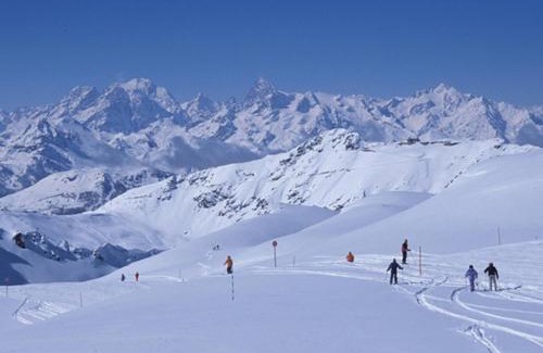 Montgenevre Apartment | Superbe appartement rénové - 4 pers - Terrasse plein sud - Garage privé - Proche pistes et commodités - FR-1-445-46