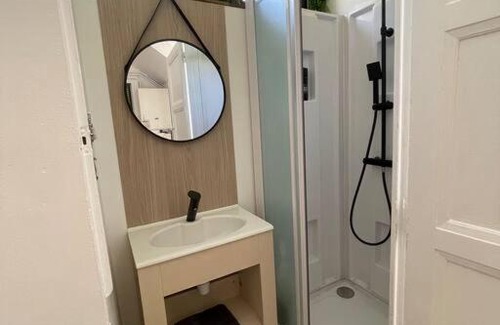 Poussots Apartment | Superbe appartement rénové avec parking gratuit