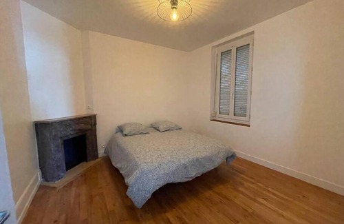 Poussots Apartment | Superbe appartement rénové avec parking gratuit
