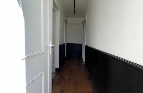 Poussots Apartment | Superbe appartement rénové avec parking gratuit