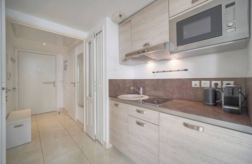Riou - Petit Juas - Av de Grasse Apartment | SUPERBE STUDIO ET PARKING A0B200