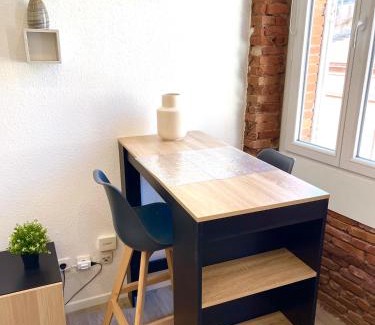 Saint-Cyprien Apartment | Superbe studio, NEUF, st Cyprien