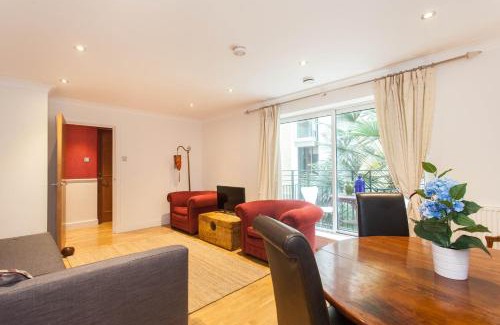 Queenhithe Apartment | Superior 2 Bedroom apartment St Paul's City of London