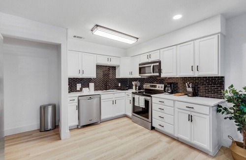 Northwest Dallas House | Superior 4BR/2B Home with Hot Tub & Grill