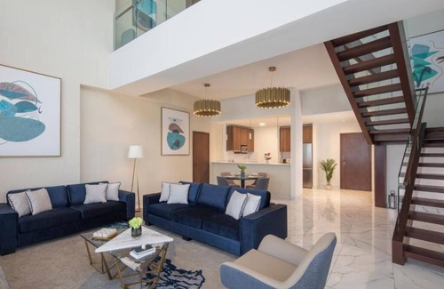 Dubai Media City House | Superior Duplex Apartment Near Mina Seyahi Beach