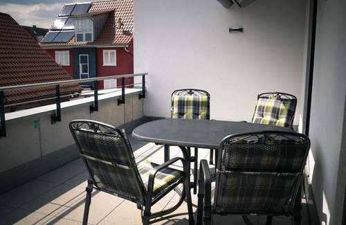 Rust Cottage | Superior-juniorsuite - mit Sep. Schlafzimmer & Balkon - Pension Yvonne - Superior