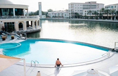Dubai Investment Park Apartment | Superior King Room Near Green Community Village