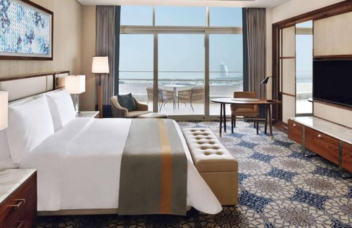 Dubai Internet City Hotel | Superior Room Near Filli Cafe Media City By Luxury Bookings