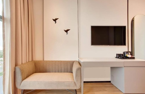 Jumeira 3 Apartment | Superior Room Near Nostalgia Cafe By Luxury Bookings