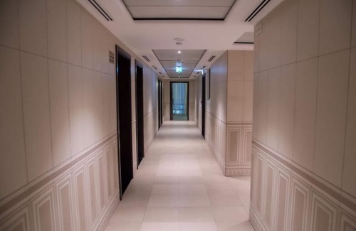 Naif House | Superior Room Near Pak Darbar Restaurant By Luxury Bookings