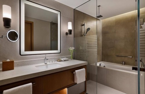 Al Majaz Apartment | Superior Room Near Sharjah City Center