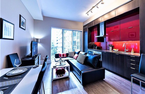 Toronto Entertainment District Condo | Superior Suite CN Tower, Metro Convention & Rogers Center
