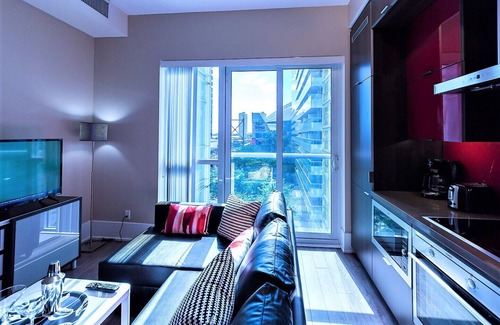 Toronto Entertainment District Condo | Superior Suite CN Tower, Metro Convention & Rogers Center