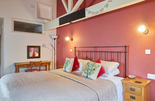 Hickling Bed & Breakfast | Superking En-Suite @ The Dairy Barns