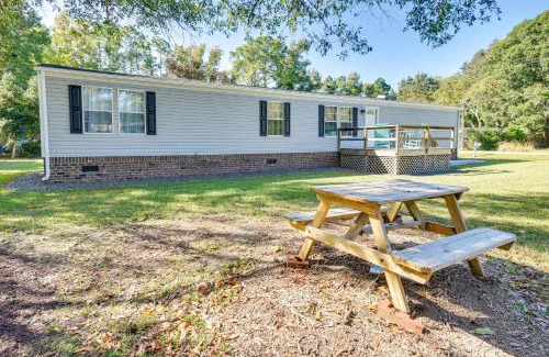 Supply House | Supply Cottage with Deck Less Than 2 Mi to the Beach!