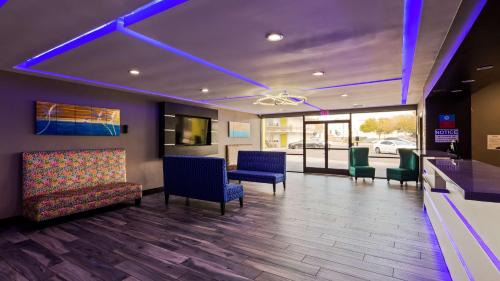 Point Richmond Hotel | SureStay Plus Hotel by Best Western Point Richmond