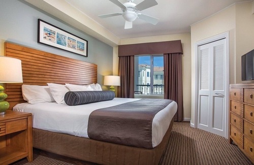 Townsite Hotel | Surf at wonderful Oceanside right across from beach with pool & views.