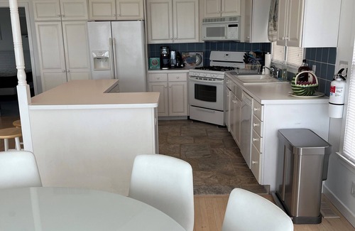 Surf City House | Surf City Escape! Charming 4-bedroom Oceanfront - New Rental Listing