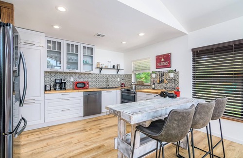 Cocoa Isles House | Surf House Cocoa Beach.Family-Friendly, Walk to Beach!