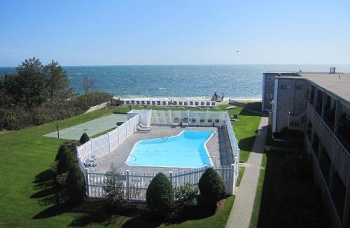 South Yarmouth Hotel | Surfcomber On The Ocean