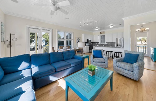 Inlet Beach House | "Surfer Dog" | Beachfront Pool | Includes Beach Chairs & Bikes