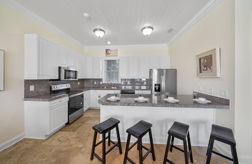 Inlet Beach House | "Surfer Dog" | Beachfront Pool | Includes Beach Chairs & Bikes